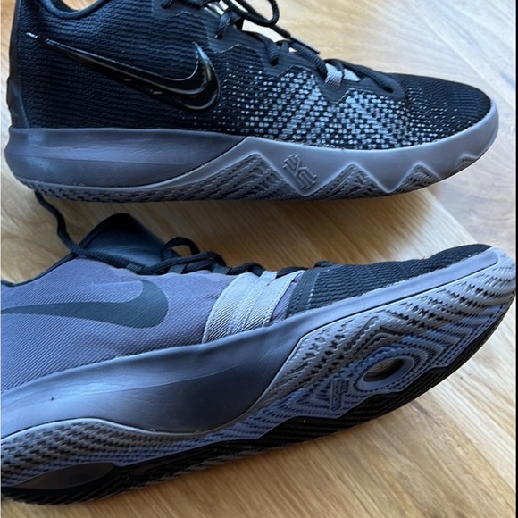 Authentic Men’s Nike Kyrie Sneakers. Black/Gray. Size 11.5. - Picture 5 of 7